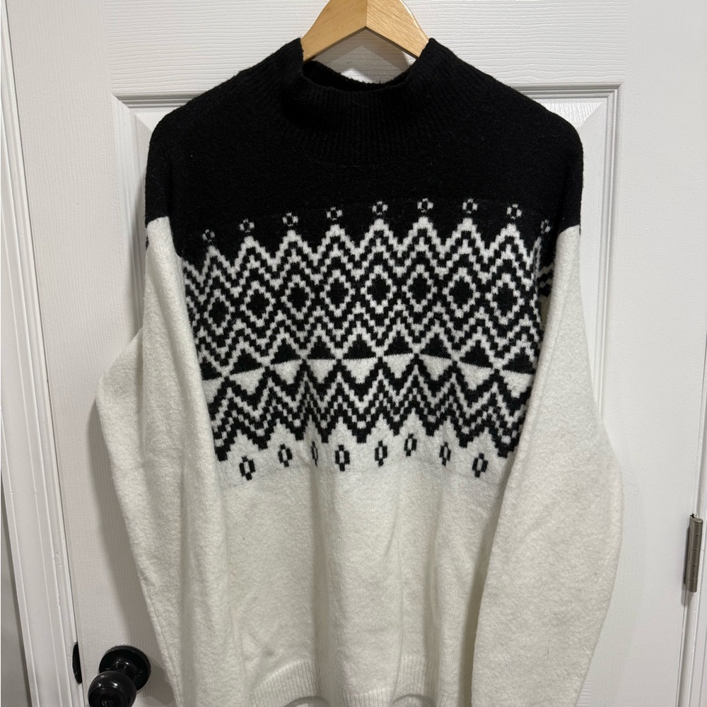 Geometric Black and White Crewneck Sweater